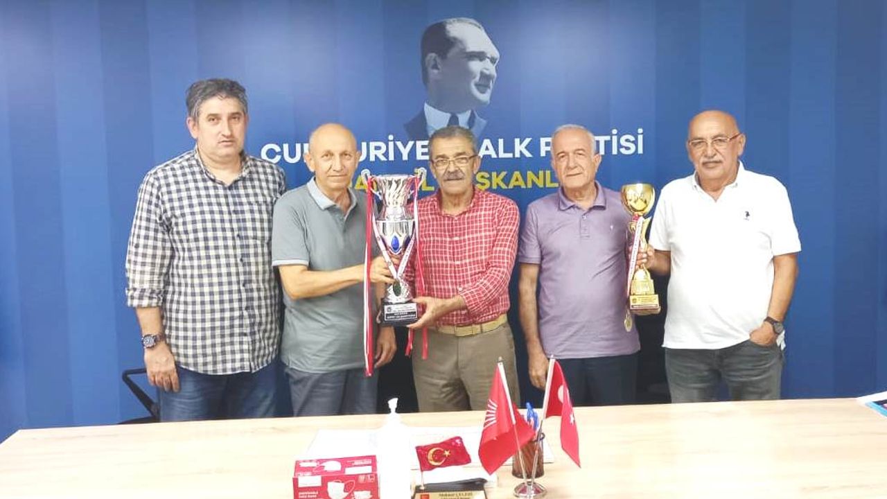 CHP İl Başkanı Mehmet Çelebi, “ÇİLTAR Masa Tenisi İhtisas Kulübü’ne destek verilmeli”
