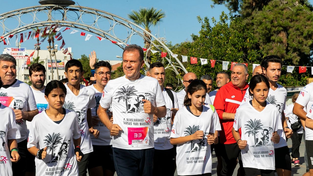 Başkan Seçer, 33 Numaralı Tişörtüyle Halk Koşusun Katıldı