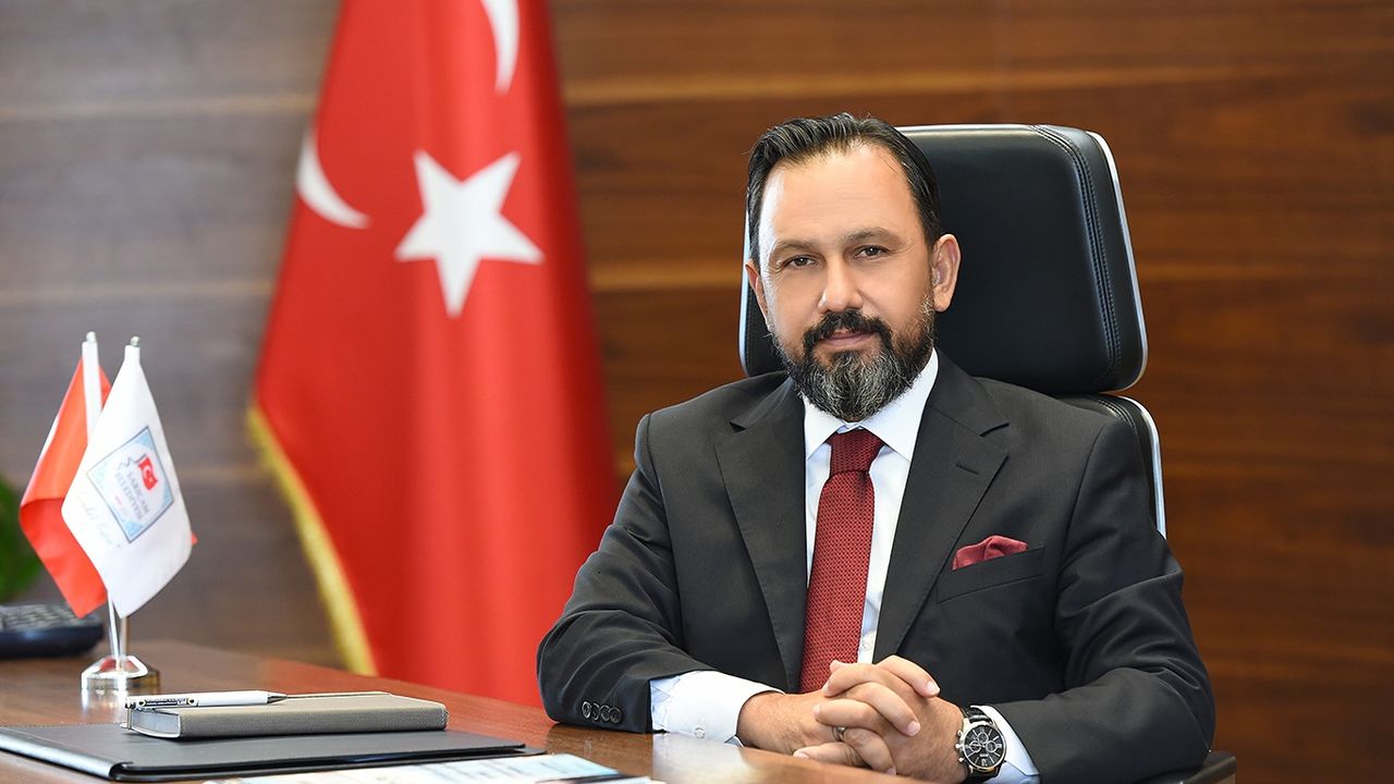 Sarıçam Belediye Başkanı Bilal Uludağ, “MİLLETİMİZİN GÖNLÜNDE ÖZLEMİ HİÇ DİNMEDİ”