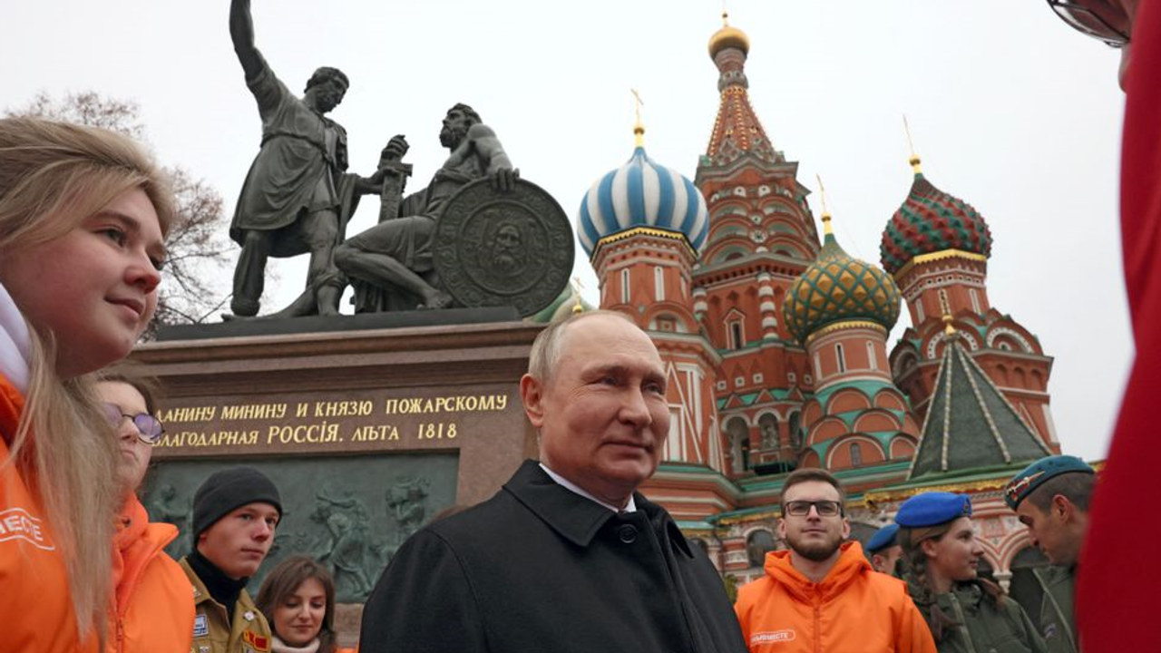 Putin, Ukrayna'nın Kherson bölgesinin bazı bölgelerinin tahliyesini onayladı