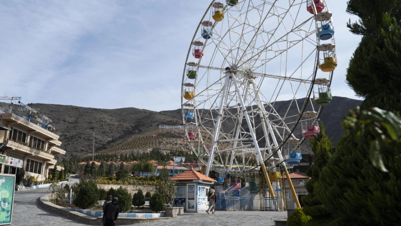 Afgan kadınlarının halka açık parklara ve lunaparklara girmesi yasaklandı