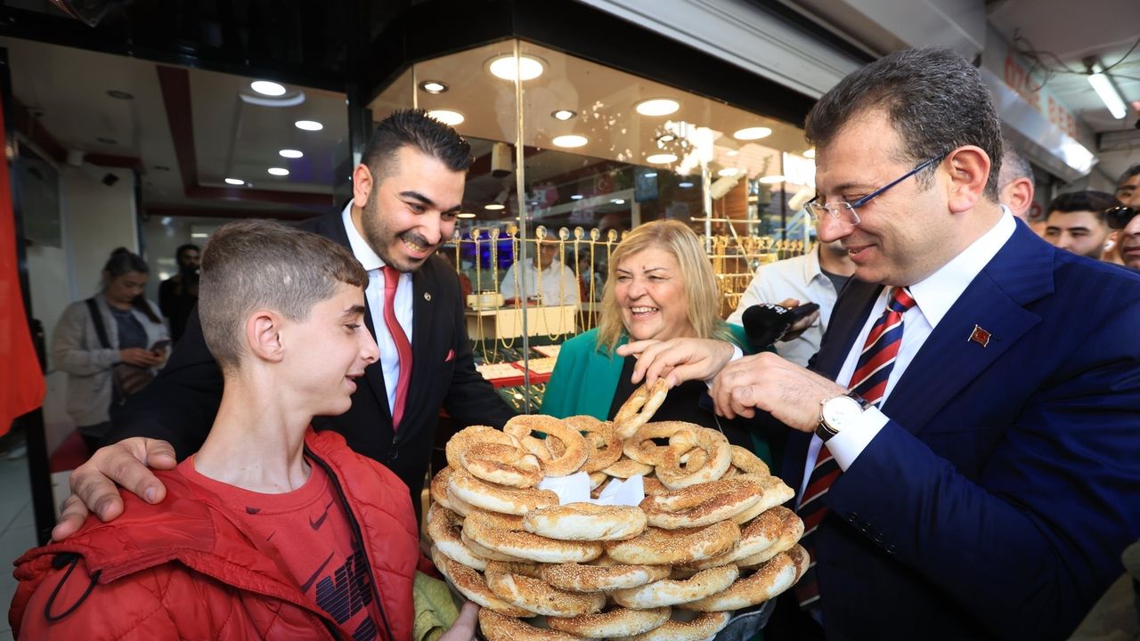 (İBB) Başkanı Ekrem İmamoğlu, Ceyhan Belediye Başkanı Hülya Erdem'i makamında ziyaret etti.