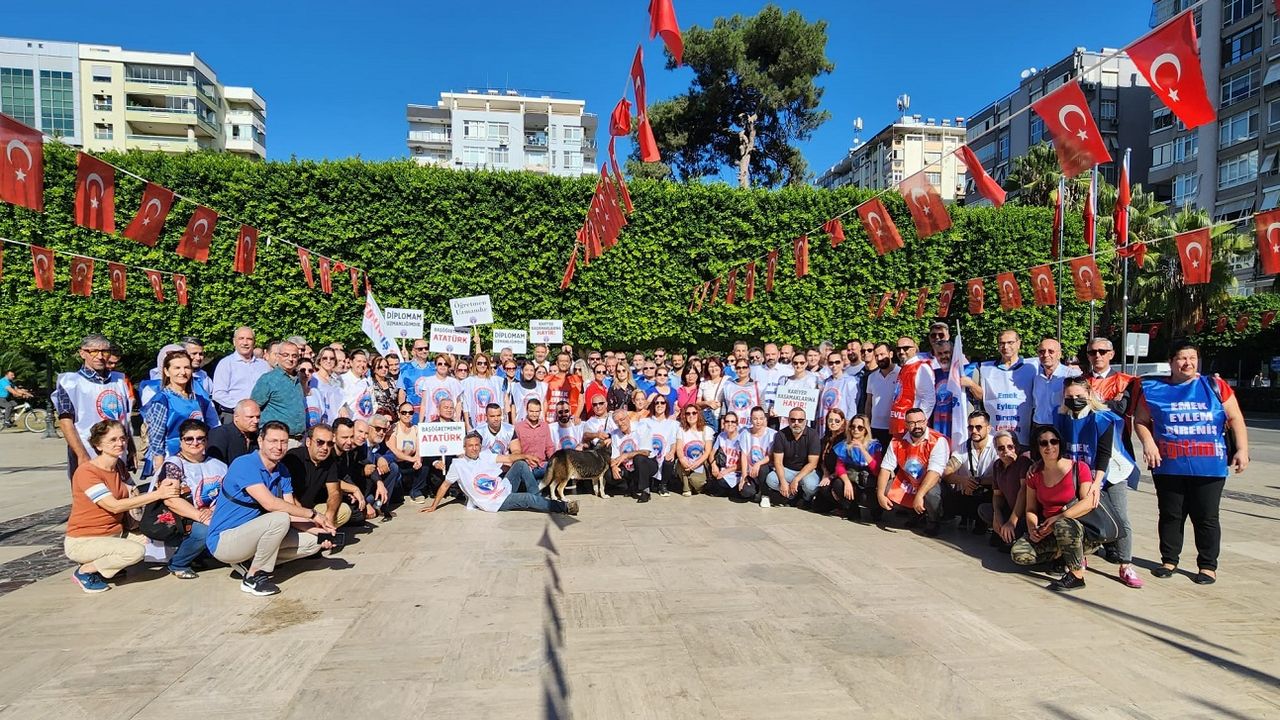 Adana'da Eğitim-İş Üyeleri İş Bırakarak Alanlara Çıktı