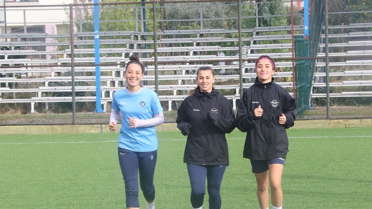 Adana Demirspor Kadın Futbol Kulübü'nde Antalyaspor maçı hazırlıkları devam ediyor