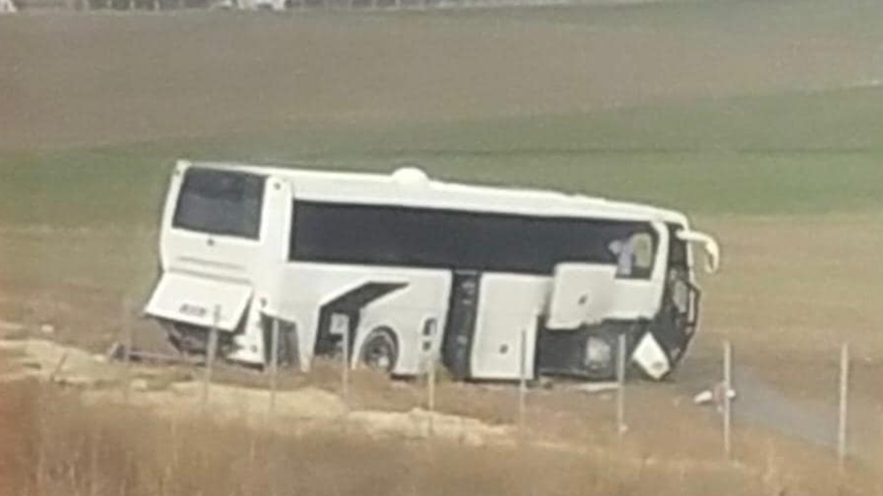 Büyük Alevi Kurultayı’na Adana’dan Giden Otobüs Kaza Geçirdi