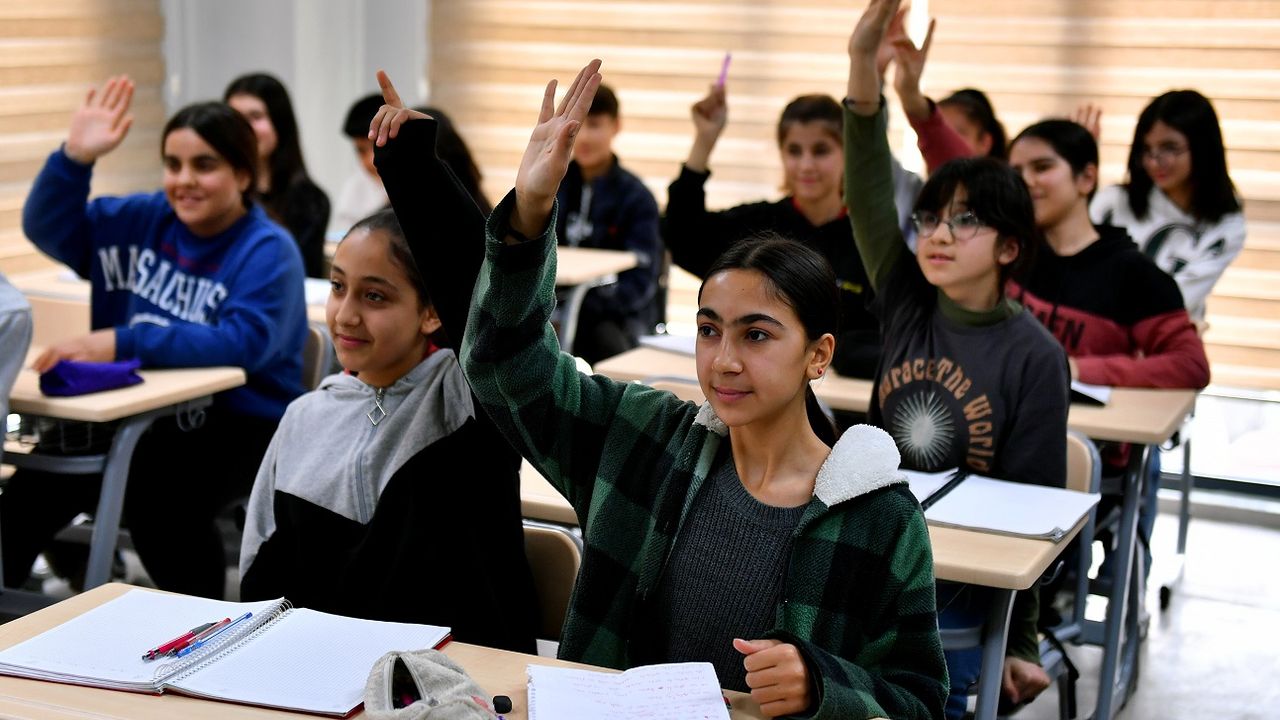 Mersin Büyükşehir Belediyesi eğitimin her anında öğrenci ve velilerin yanında