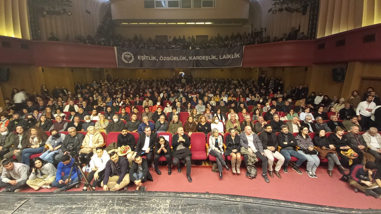 Adana'da ki Coşkulu Halk Buluşmasının Adı "Sera Kadıgil" Oldu