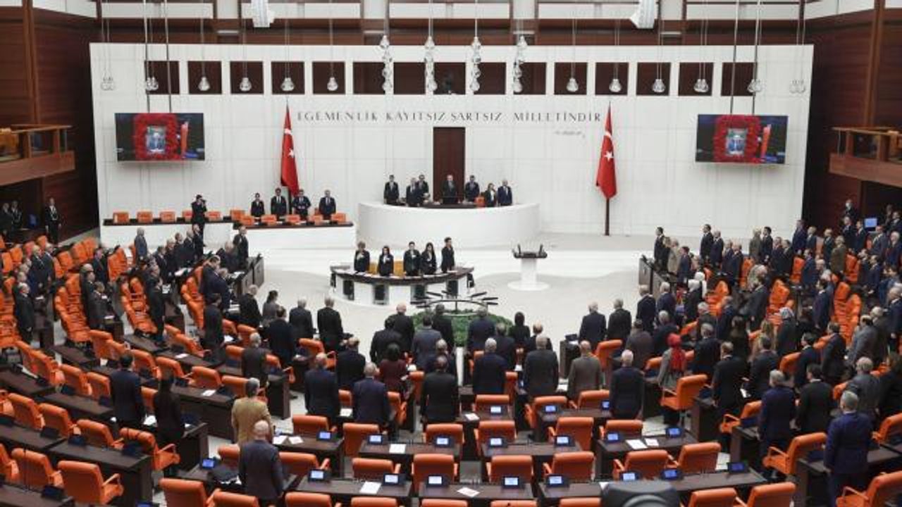 Elitaş, Meclis çalışmalarına verilen aranın 28 Şubat'a kadar uzatıldığını açıkladı.