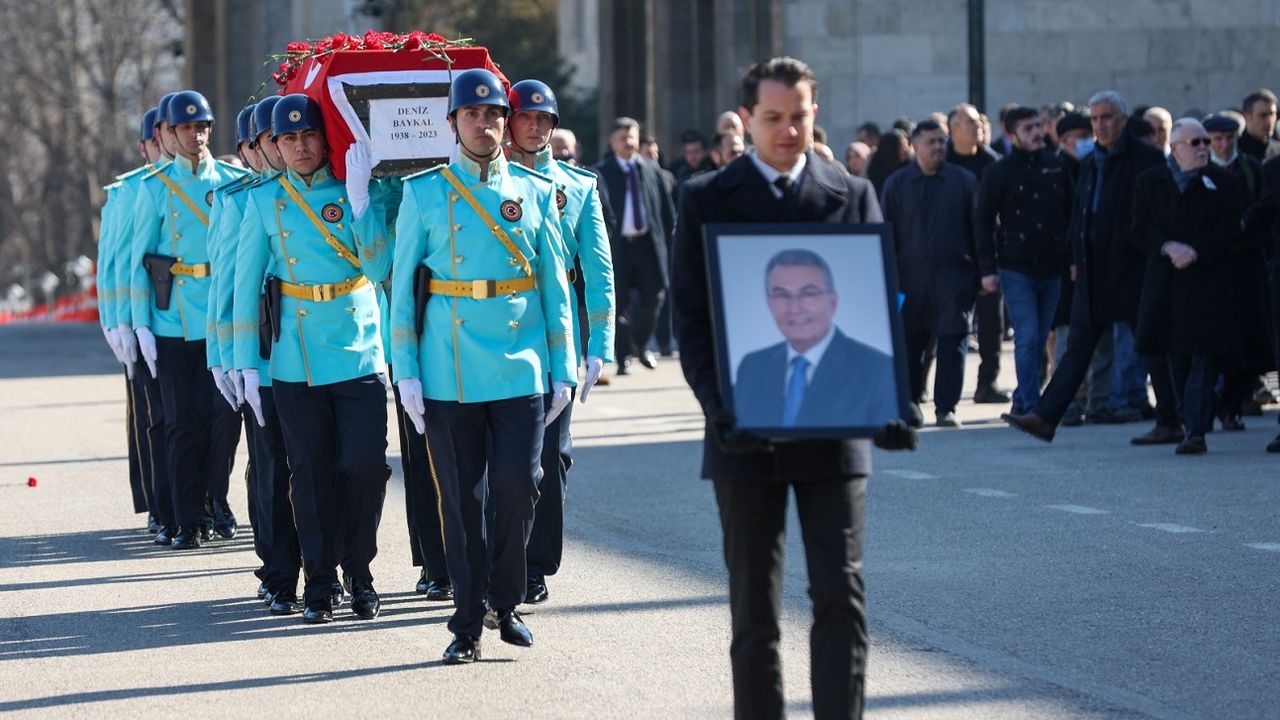 Başkan Vahap Seçer, Deniz Baykal’ın Cenaze Törenine Katıldı