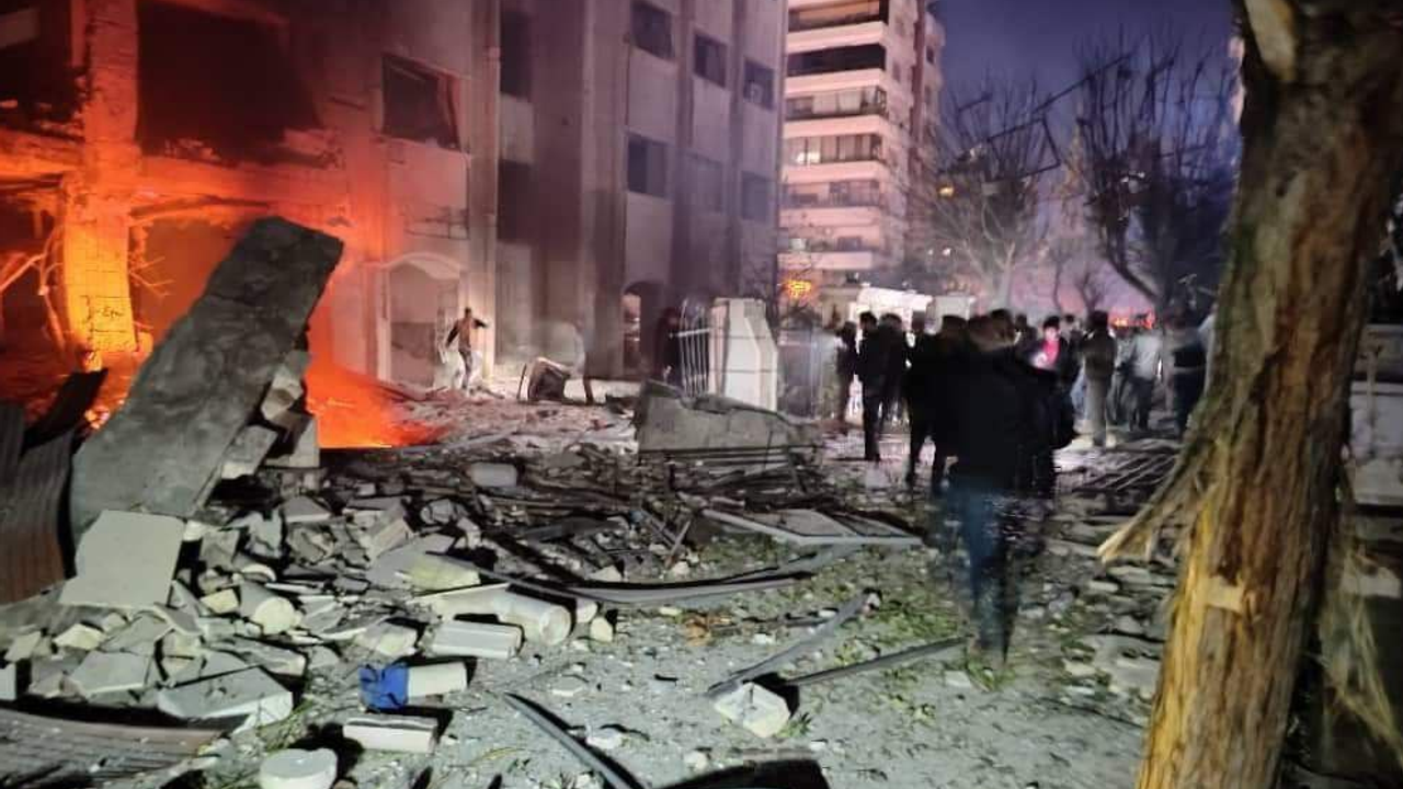 İsrail'in Şam'a düzenlediği baskınlarda çok sayıda kişi öldü