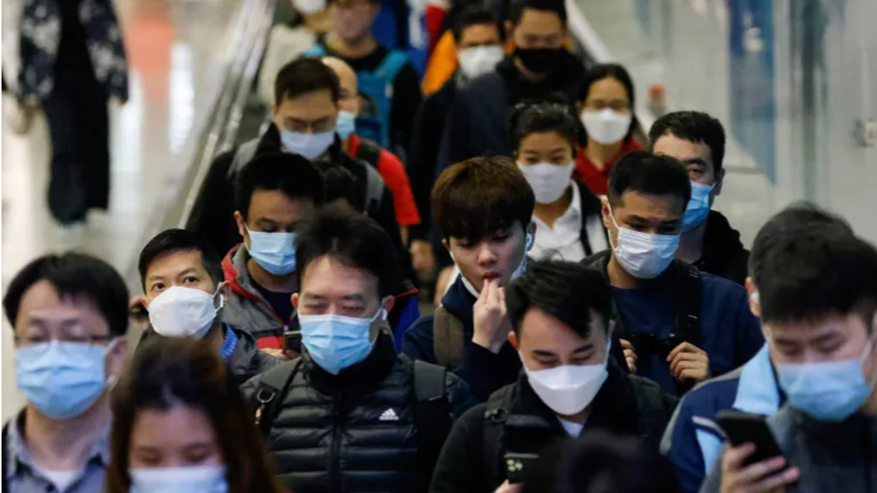 Hong Kong, yaklaşık 1.000 günün ardından COVID-19 maske zorunluluğunu kaldırdı