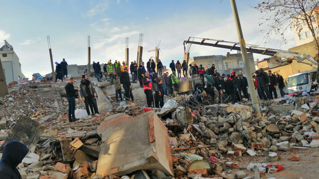 Depremde Yaşamını Yitirenlerin Sayısı 12 bin 391'e Ulaştı