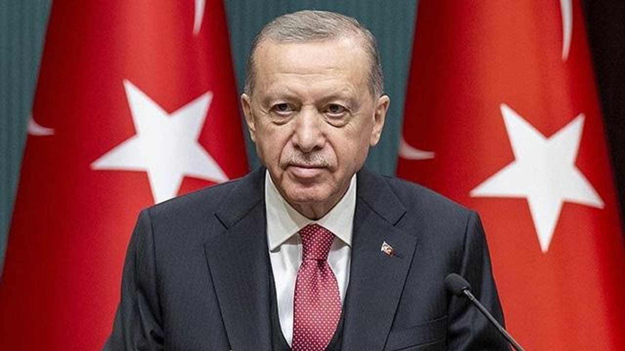Cumhurbaşkanı Recep Tayyip Erdoğan'ın adaylığı için Yüksek Seçim Kurulu'na başvurdu.