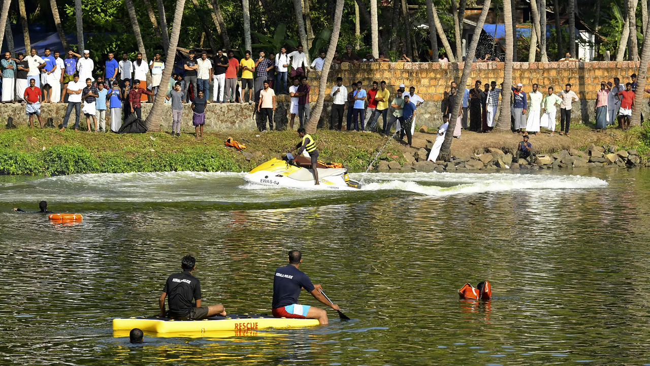 Hindistan'ın Kerala eyaletinde turist teknesinin alabora olması sonucu en az 22 kişi öldü