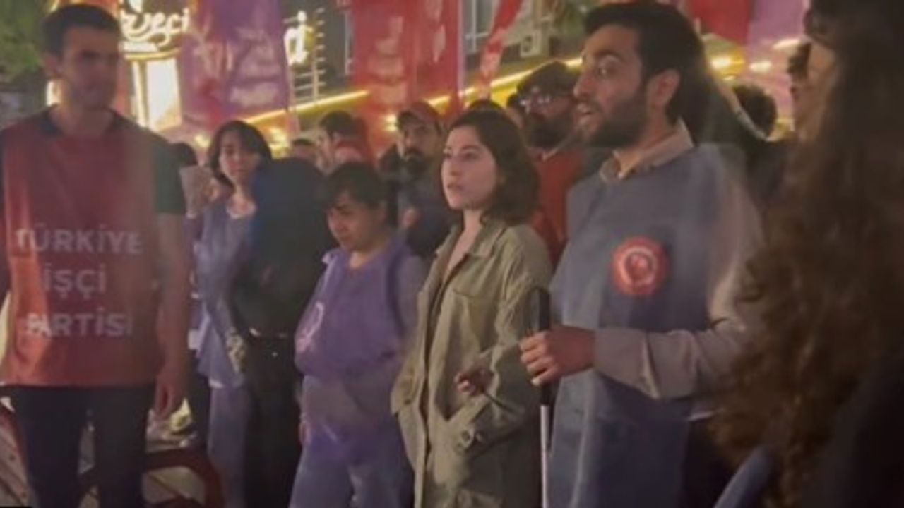 TİP'lilere Kızılay’da seçim çalışmaları yürütürken polis engeli