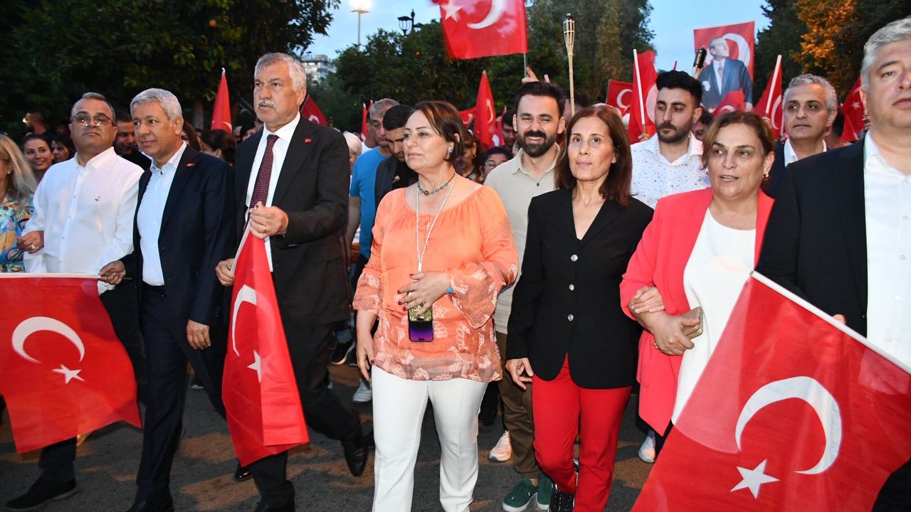 Adanalılar 19 Mayıs’ı kortejli, konserli etkinliklerle ve muhteşem coşkuyla kutladı