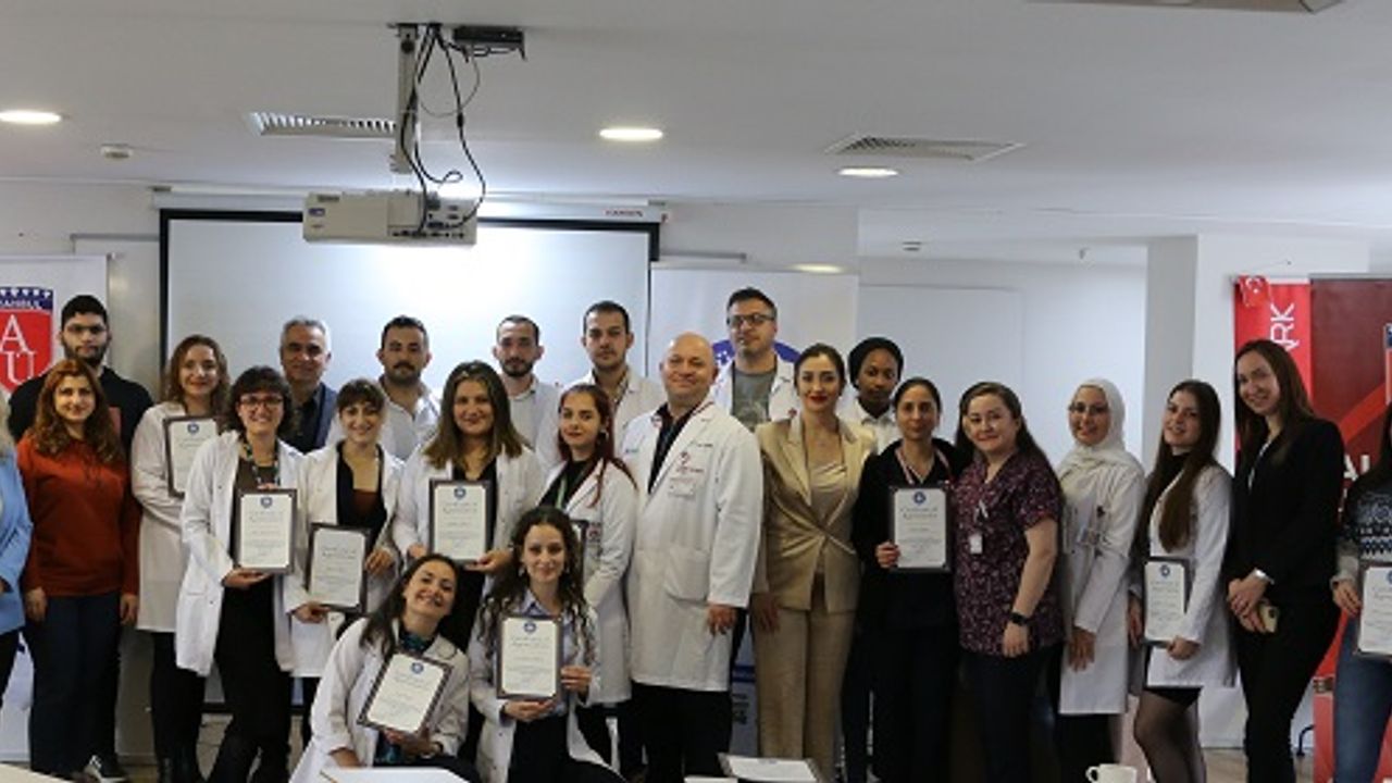 Altınbaş Üniversitesi Tıp Fakültesi İntörn Doktorlarına ödül