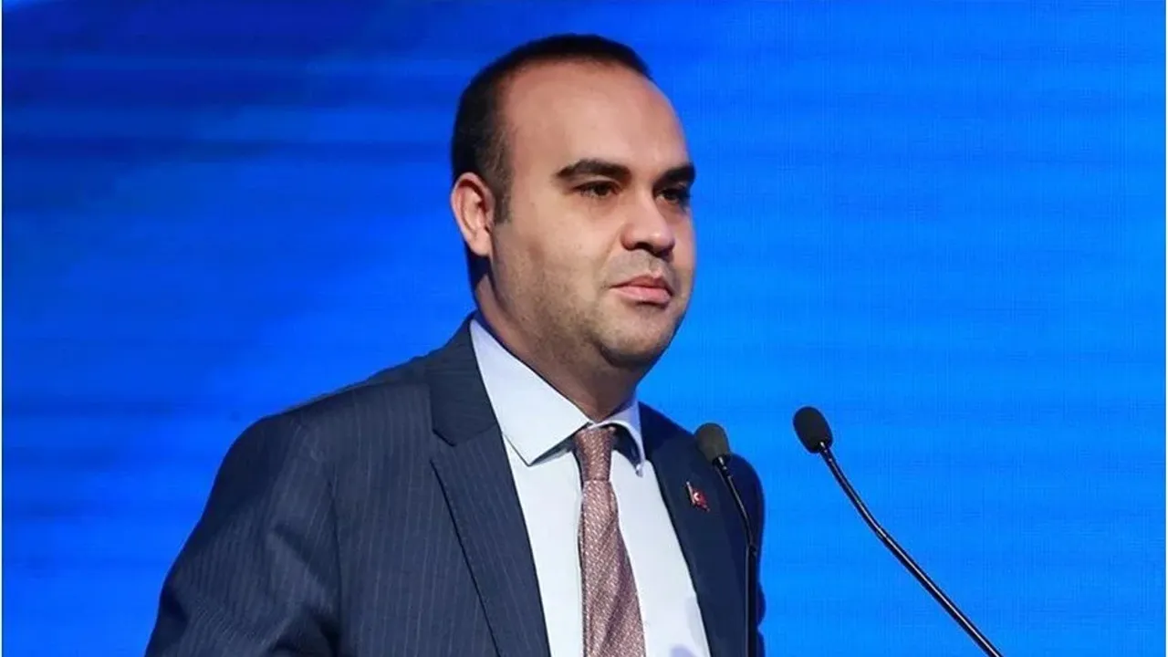 Sanayi ve Teknoloji Bakanı Mehmet Fatih Kacır, Türkiye kaybetmez, Türkiye yoluna devam eder, ediyor.