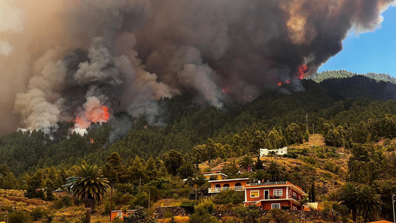 La Palma adasındaki orman yangını kontrolden çıktı, binlerce kişi tahliye edildi