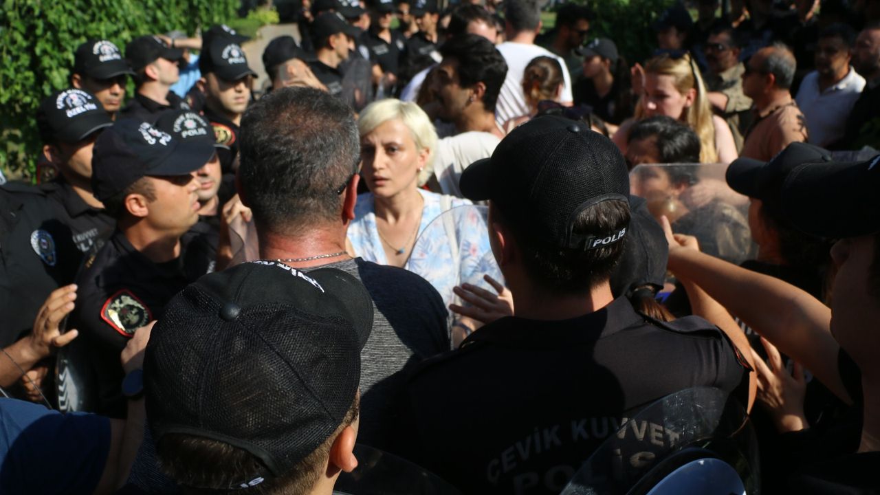 Adana LGBTİ+ Onur Haftası Komitesinin Yapmak İstediği Basın Açıklamasında Şiddet ve Gözaltı Vardı