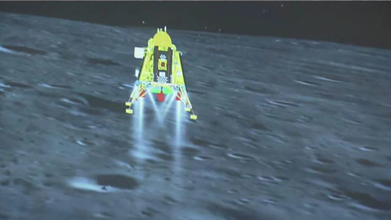 Hindistan, Ay'ın güney kutbuna uzay aracı indiren ilk ülke oldu
