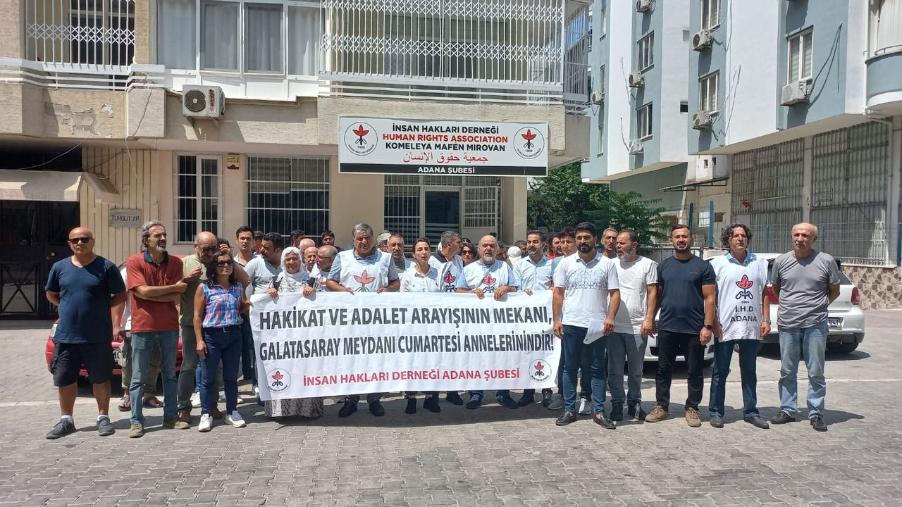 Adana'da İnsan Hakları Aktivistleri Gözaltısız Cumartesi Anneleri İçin Destek Açıklaması Yapabildi