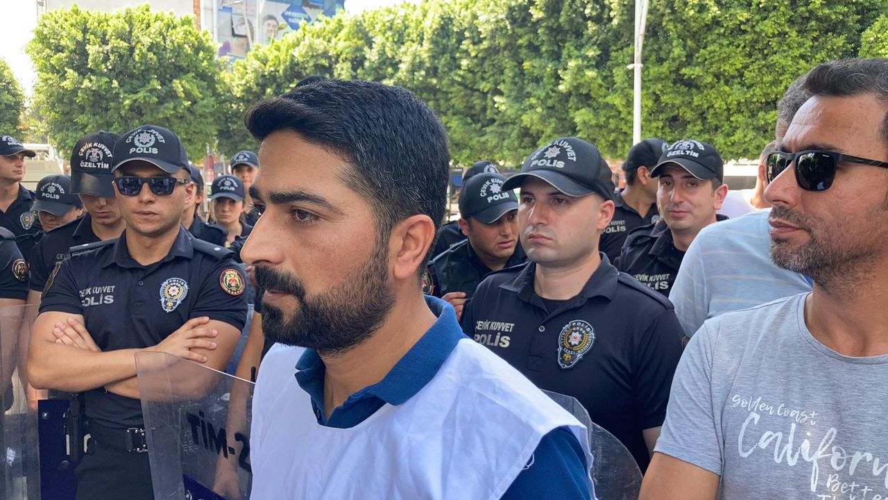 Adana'da Cumartesi Anneleri İçin Yapılacak Basın Açıklamasında İnsan Hakları Üyeleri Gözaltına Alındı