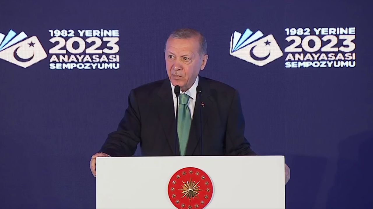 Erdoğan 'Her ne kadar 23 kez değiştirilmiş olsa da elimizdeki metin hala bir darbe anayasasıdır'