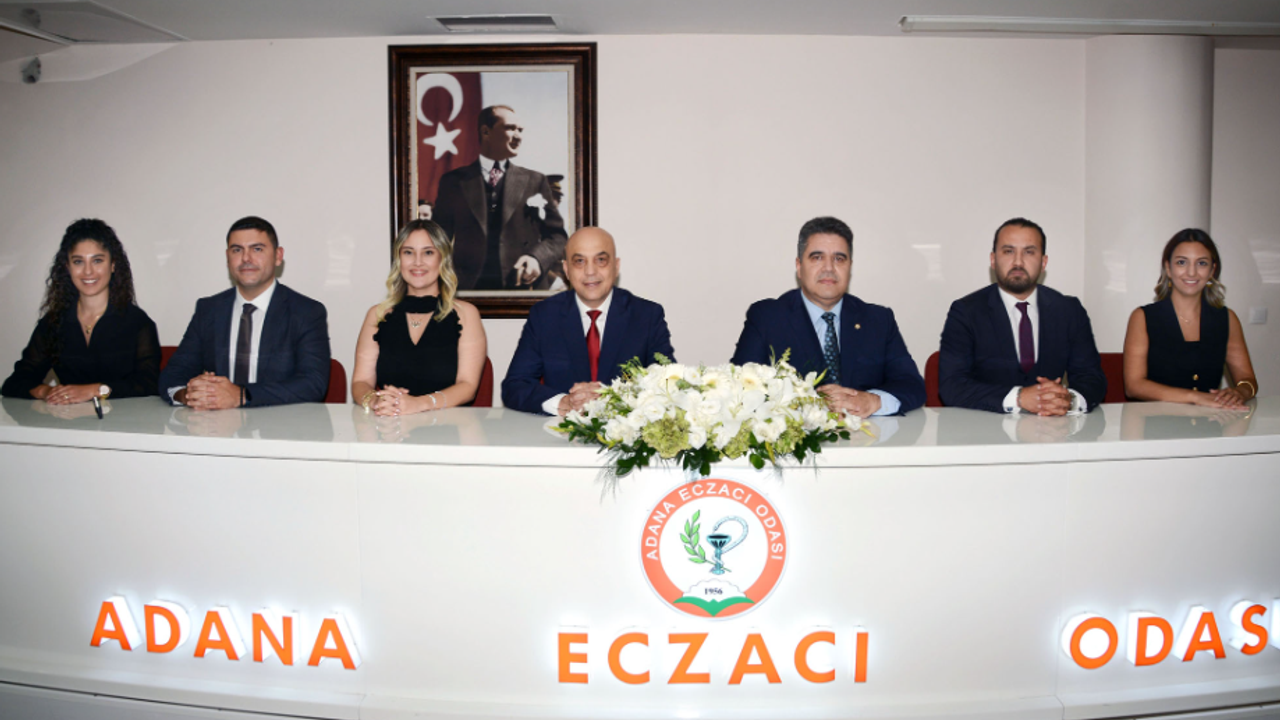 Adana Eczacı Odası'nın Yeni Yönetimi Görev Bölümü Yaptı
