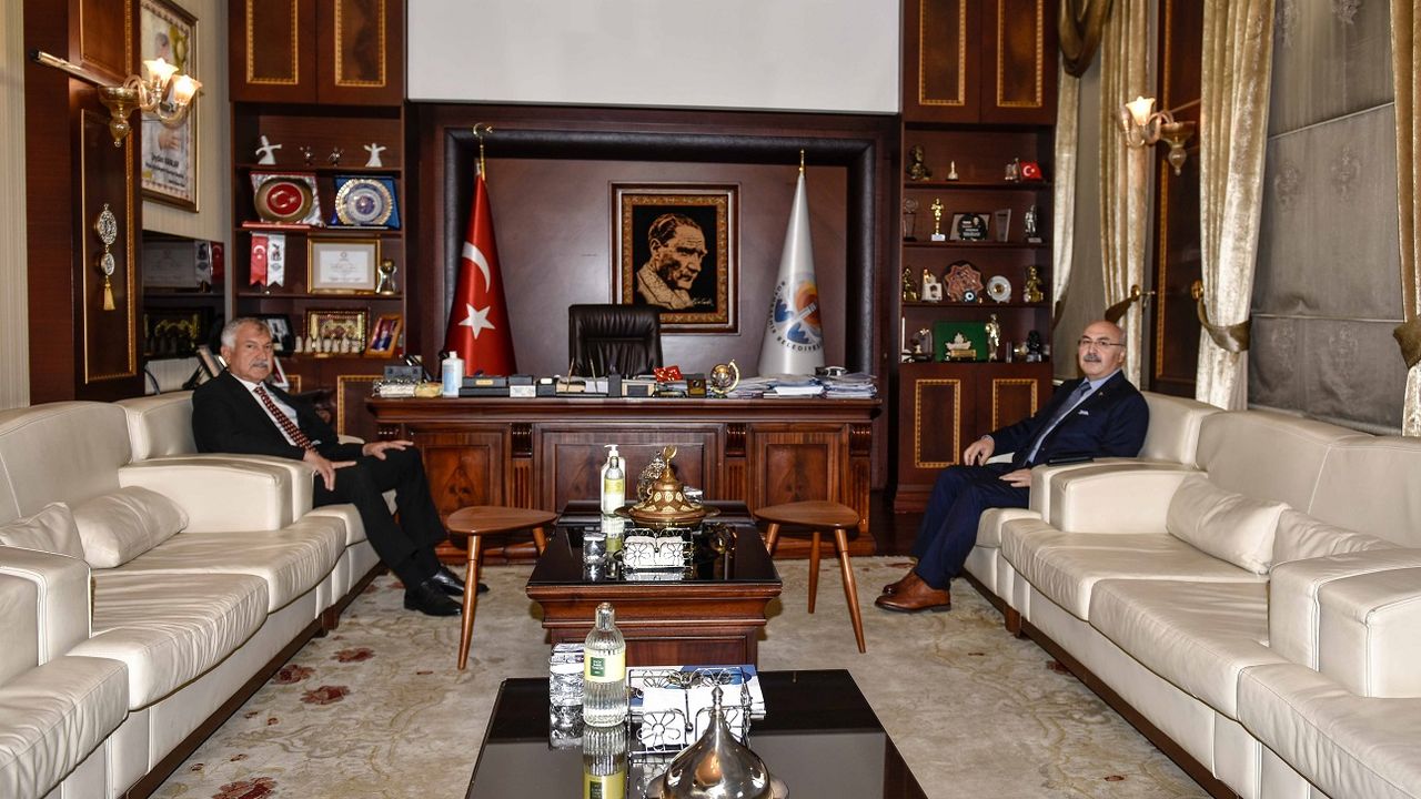 Adana Valisi Yavuz Selim Köşger, Başkan Zeydan Karalar’ı ziyaret etti