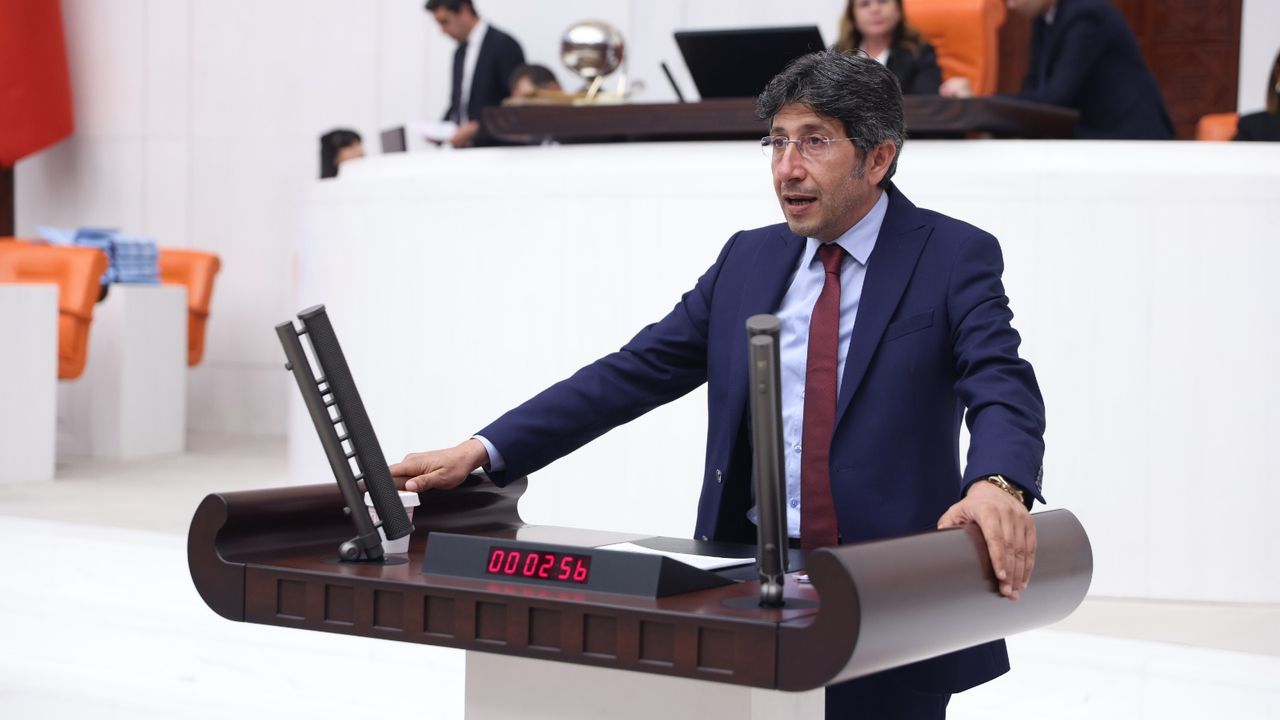 Milletvekili Bozan, Diyarbakır’da engellenen Kürtçe savunma hakkını Meclis gündemine taşıdı.