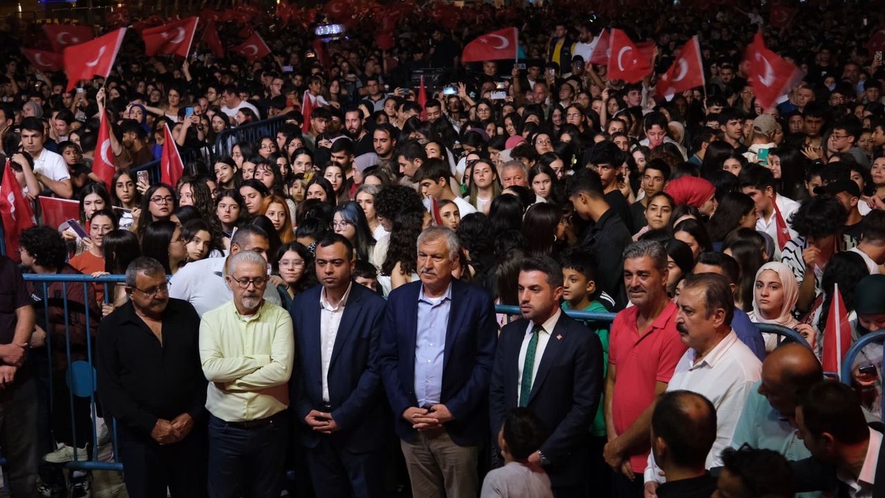 Adana’da Cumhuriyetin 100. Yıl kutlamaları aralıksız devam ediyor