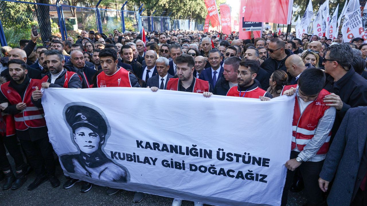 Özgür Özel "Derviş Mehmet karşısındaki Kubilay'ın cesareti, iradesi, vatana bağlılığı hepimize örnek olmalıdır."