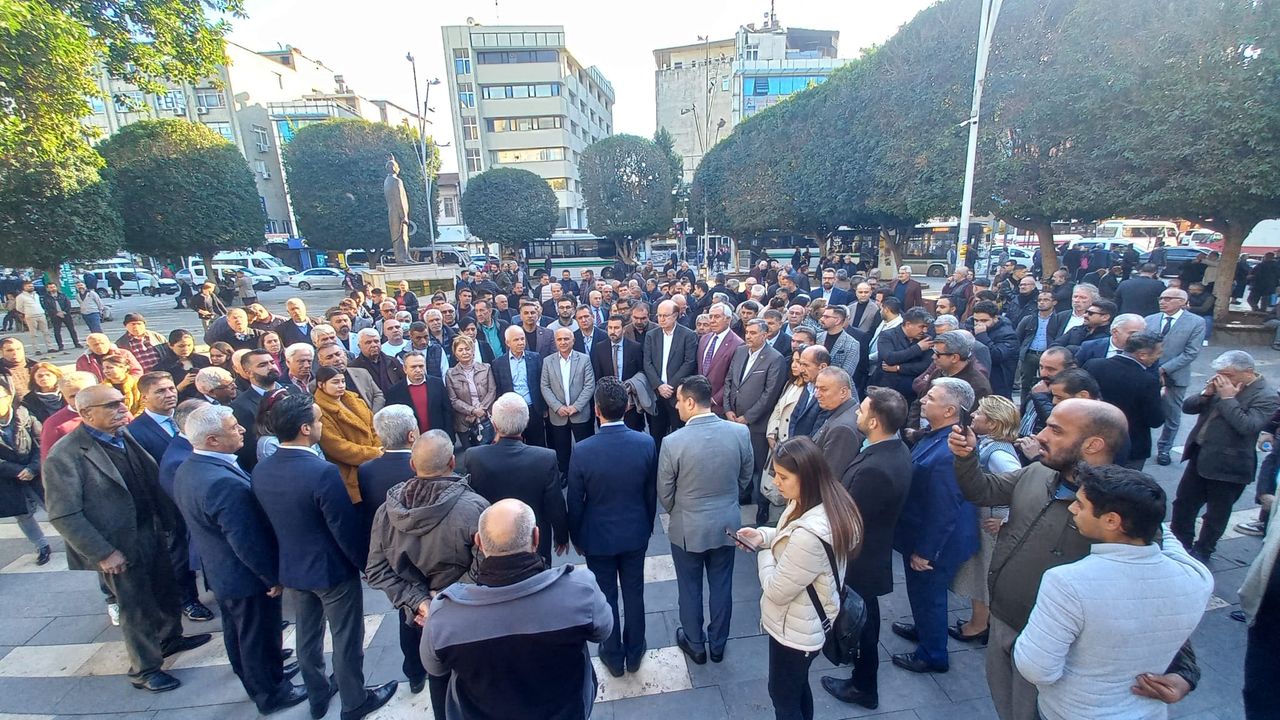 CHP Adana İl Örgütü, ölüm yıl dönümünde İsmet İnönü’yü andı