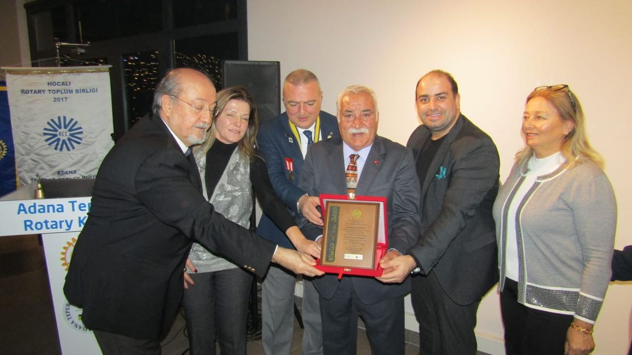 Adana Tepebağ Rotary Kulübü Gazeteci-Yazar Ramazan Şanıvar’ı Meslek Hizmet Ödülü’ne layık gördü.