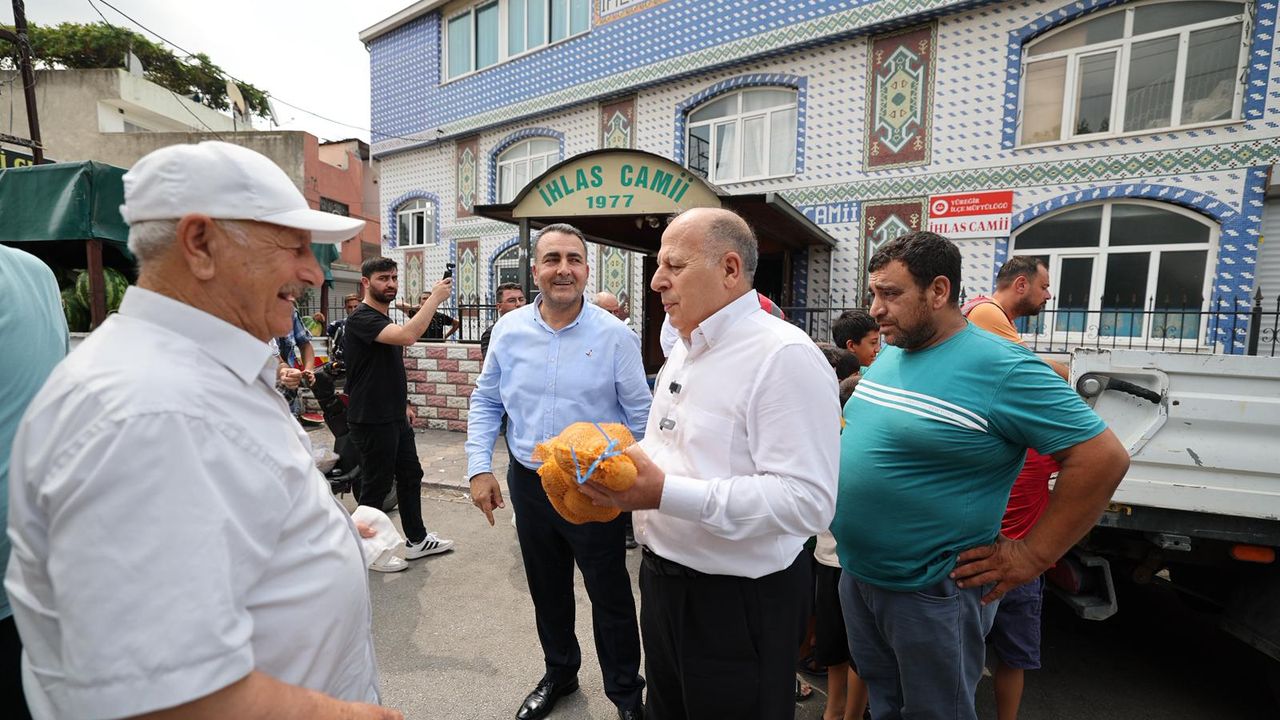 YÜREĞİR BELEDİYESİ DAR GELİRLİ AİLELERE ÜCRETSİZ PATATES DAĞITTI