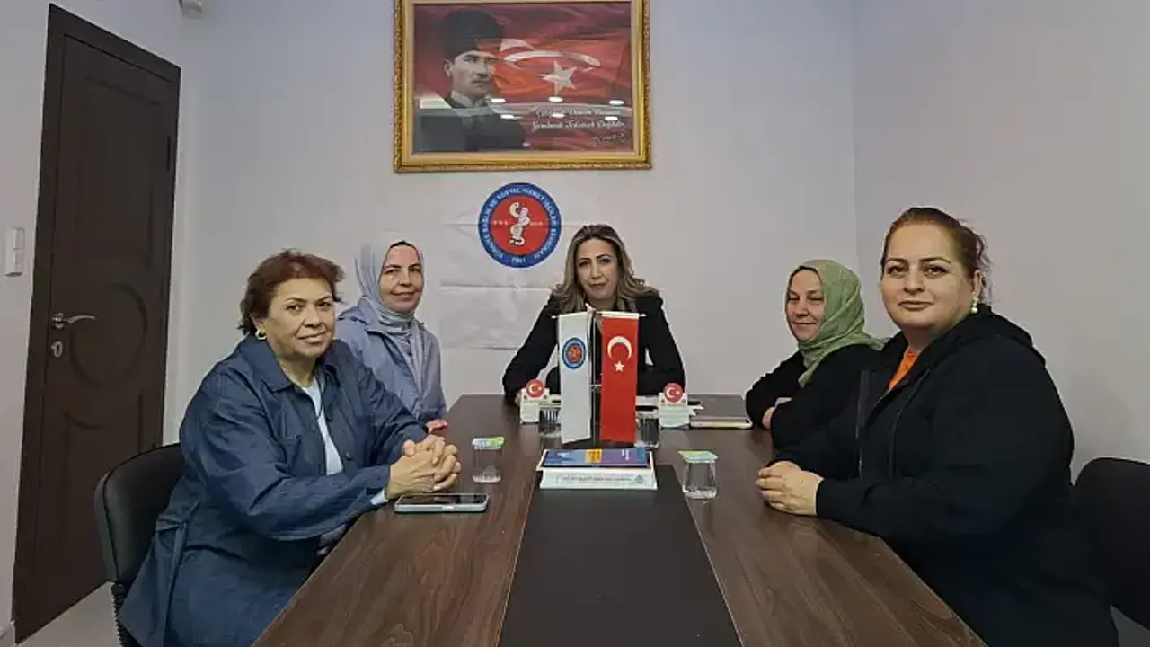 Sağlık çalışanı kadınlardan cinayete tepki: “Kadın cinayetleri politiktir!”