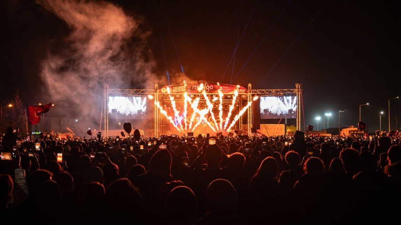 maNga’dan Bolu’da Tarihi Cumhuriyet Konseri!