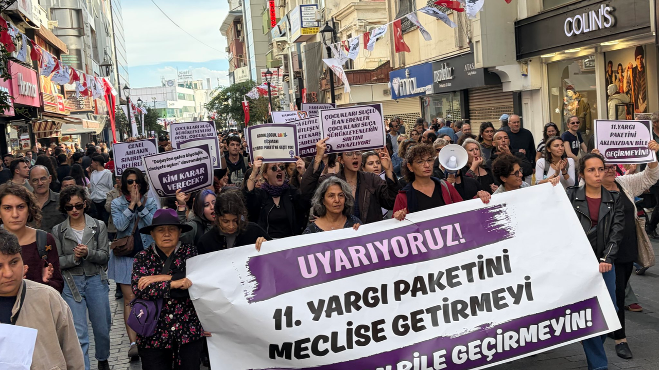 LGBTİ+ haklarını savunmaya kararlıyız ve yan yanayız, birlikte güçlüyüz!