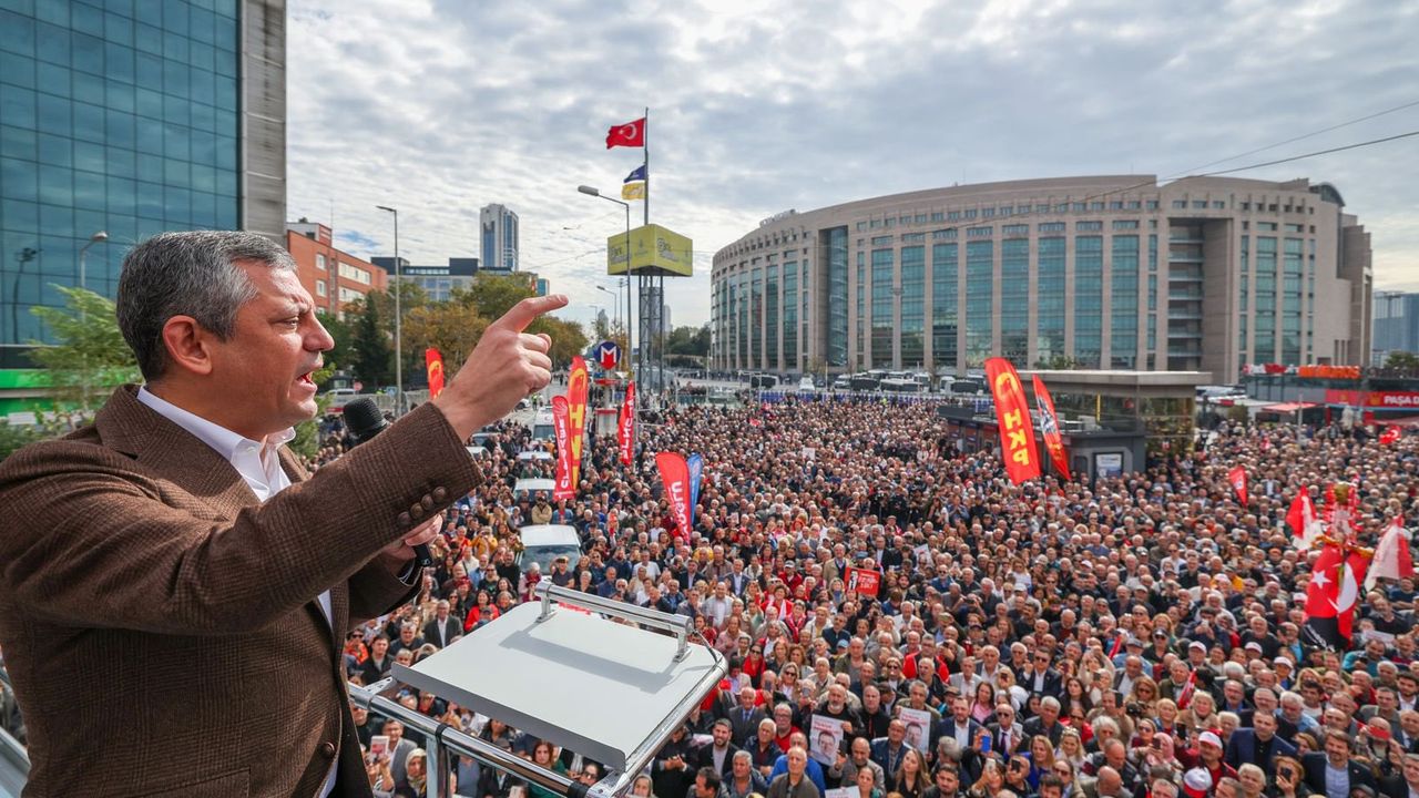 Özgür Özel: “Bu meydana ‘aferin’ demeyin — bu meydana gelin, tarihe geçin”