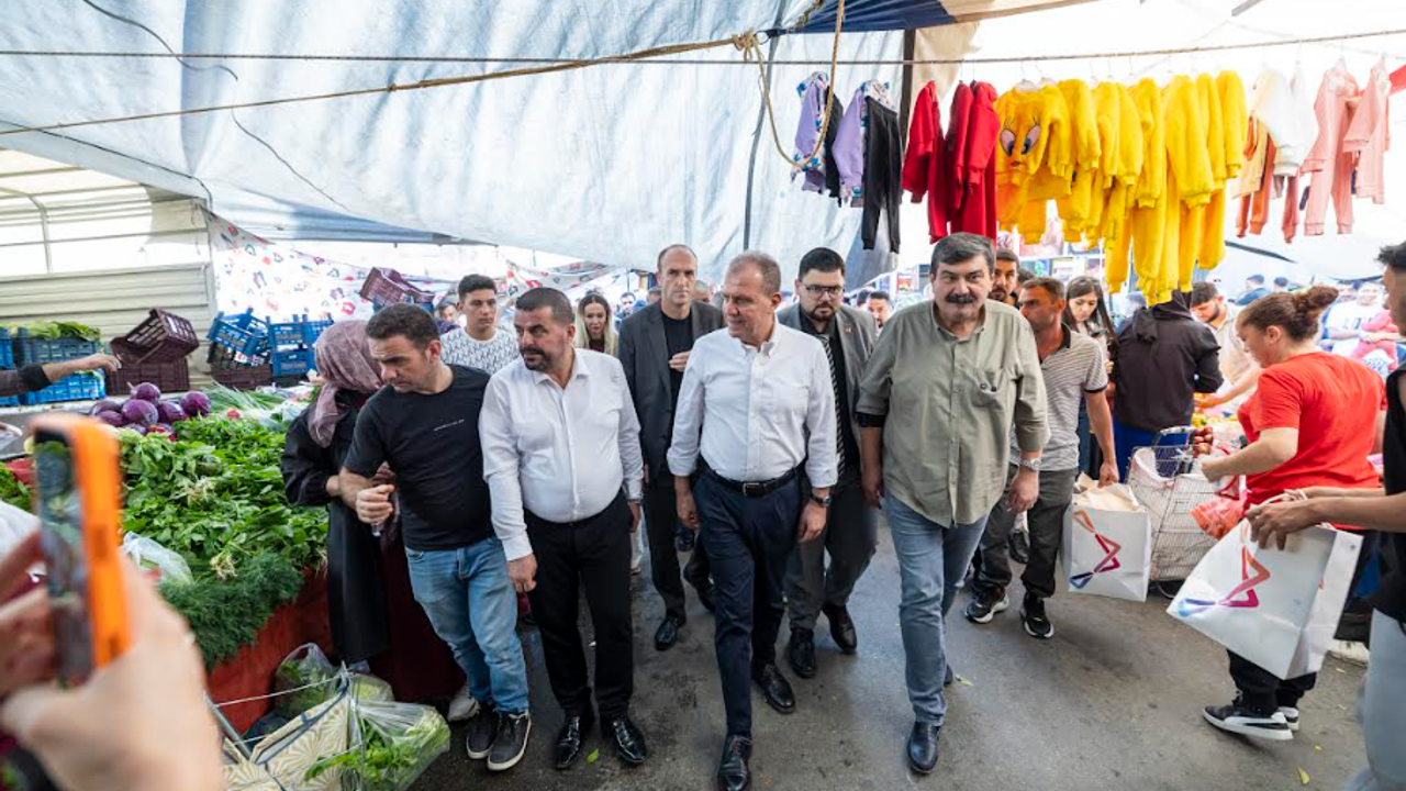 BAŞKAN SEÇER, DEMİRTAŞ PAZAR YERİ’NDE YURTTAŞLARIN GEÇİM SIKINTISINA KULAK VERDİ