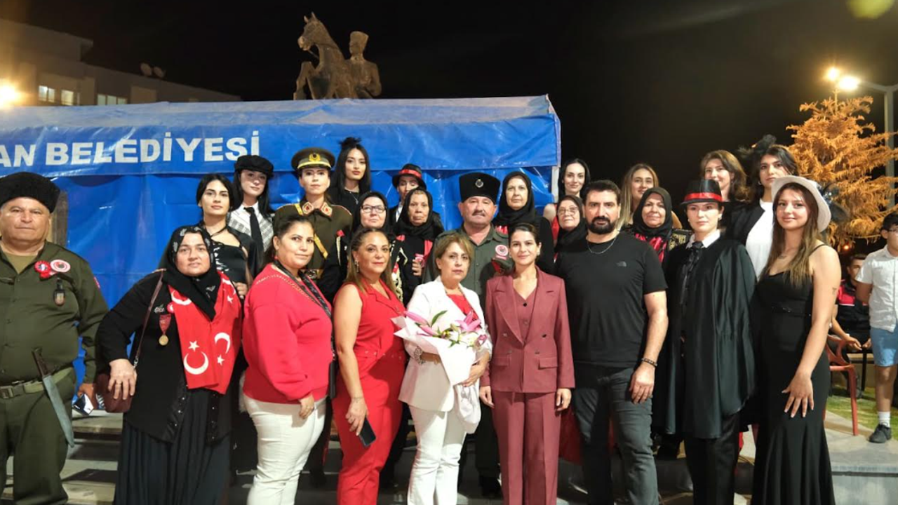 Ceyhan’da Cumhuriyet ve Atatürk Defilesi vatandaşlardan büyük beğeni topladı