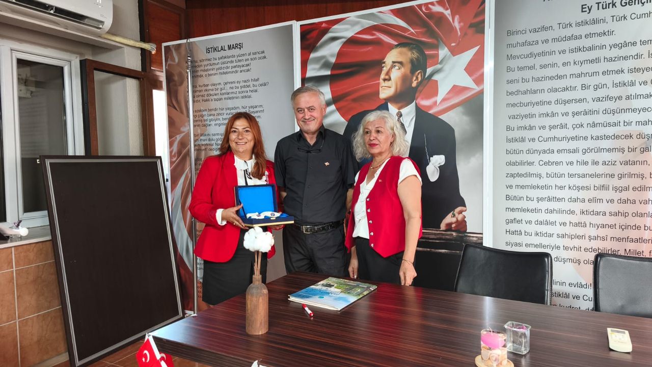 29 Ekim’e Coşkulu Kutlama: Eğitim-İş Adana 2 No’lu Şube’den Cumhuriyet Etkinliği