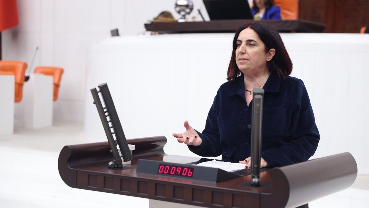 Sevilay Çelenk’ten TBMM’de Sert Eleştiri: “Çocukları Koruyamayan Süreçleri Konuşamıyoruz”