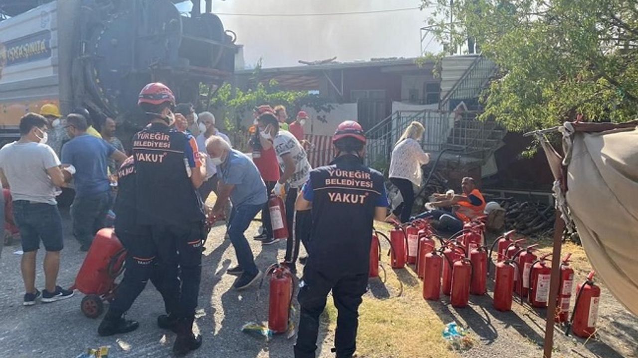 YÜREĞİR BELEDİYESİ MANAVGAT’A YARDIMA GİTTİ