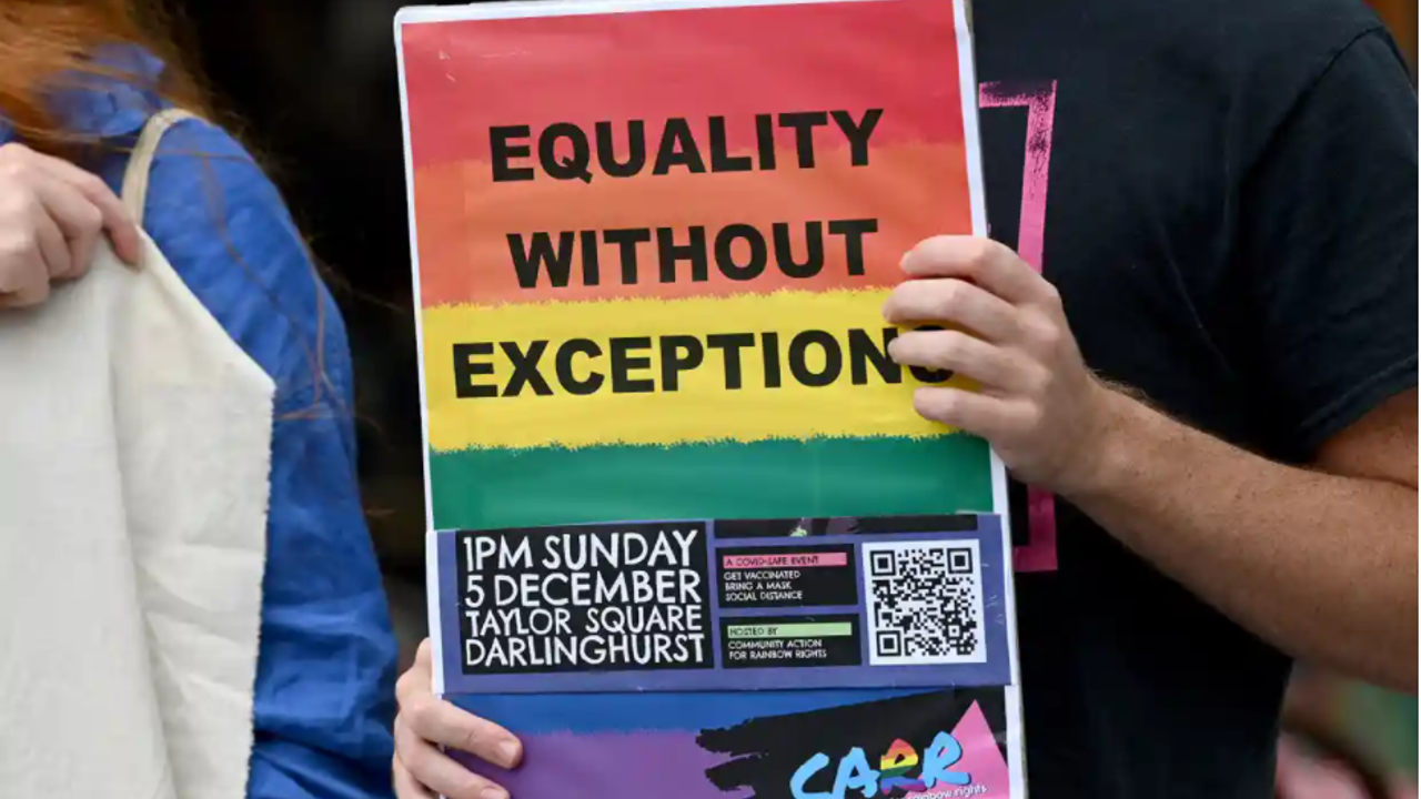 Eşcinsel oldukları için görevden alınan öğretmenler, dini ayrımcılık yasa tasarısına dikkat çekti