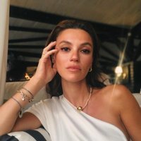 Yüsra Geyik Kimdir?