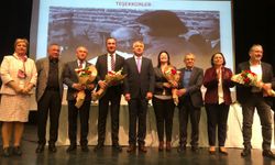 Adana'da CHP, “Cumhuriyetimizin İkinci Yüzyılına Girerken EĞİTİM” Başlıklı Panel Düzenledi