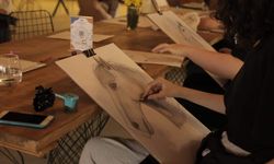 Ressam Anne İle Güzel Sanatlara Hazırlık Online ve Atölye Kursları