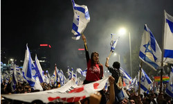 Netanyahu'nun savunma bakanını görevden almasının ardından İsrail'de kitlesel protestolar